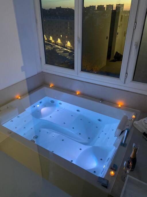 Suite « Body Love » - Jacuzzi Privatif Creteil Ngoại thất bức ảnh