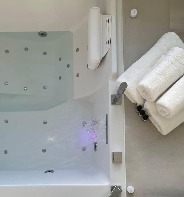 Suite « Body Love » - Jacuzzi Privatif Creteil Ngoại thất bức ảnh